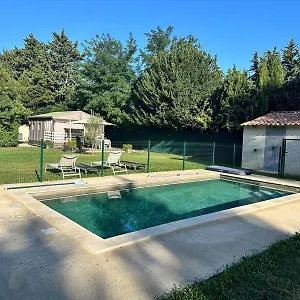 Avignon, Joli En Campagne Très Proche De La Camping